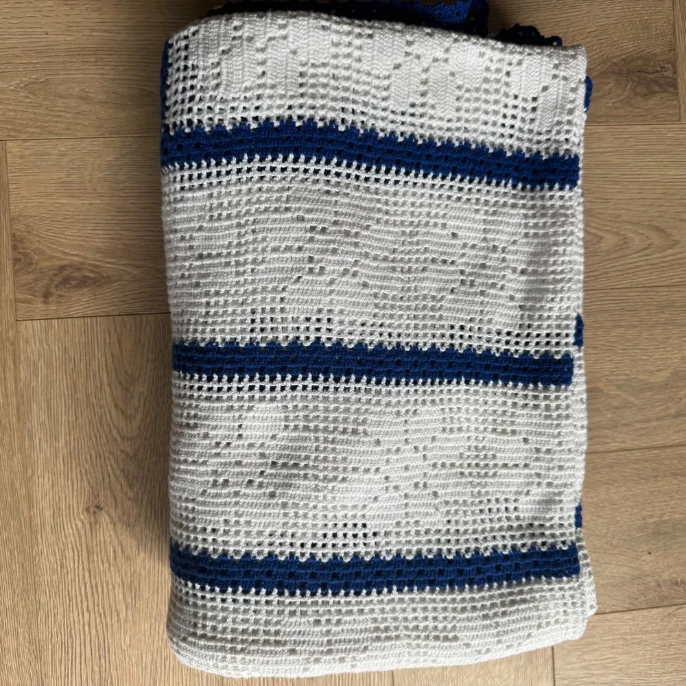 Handmade Filet Crochet Bedspread Twin Blue White Excellent Cottagecore